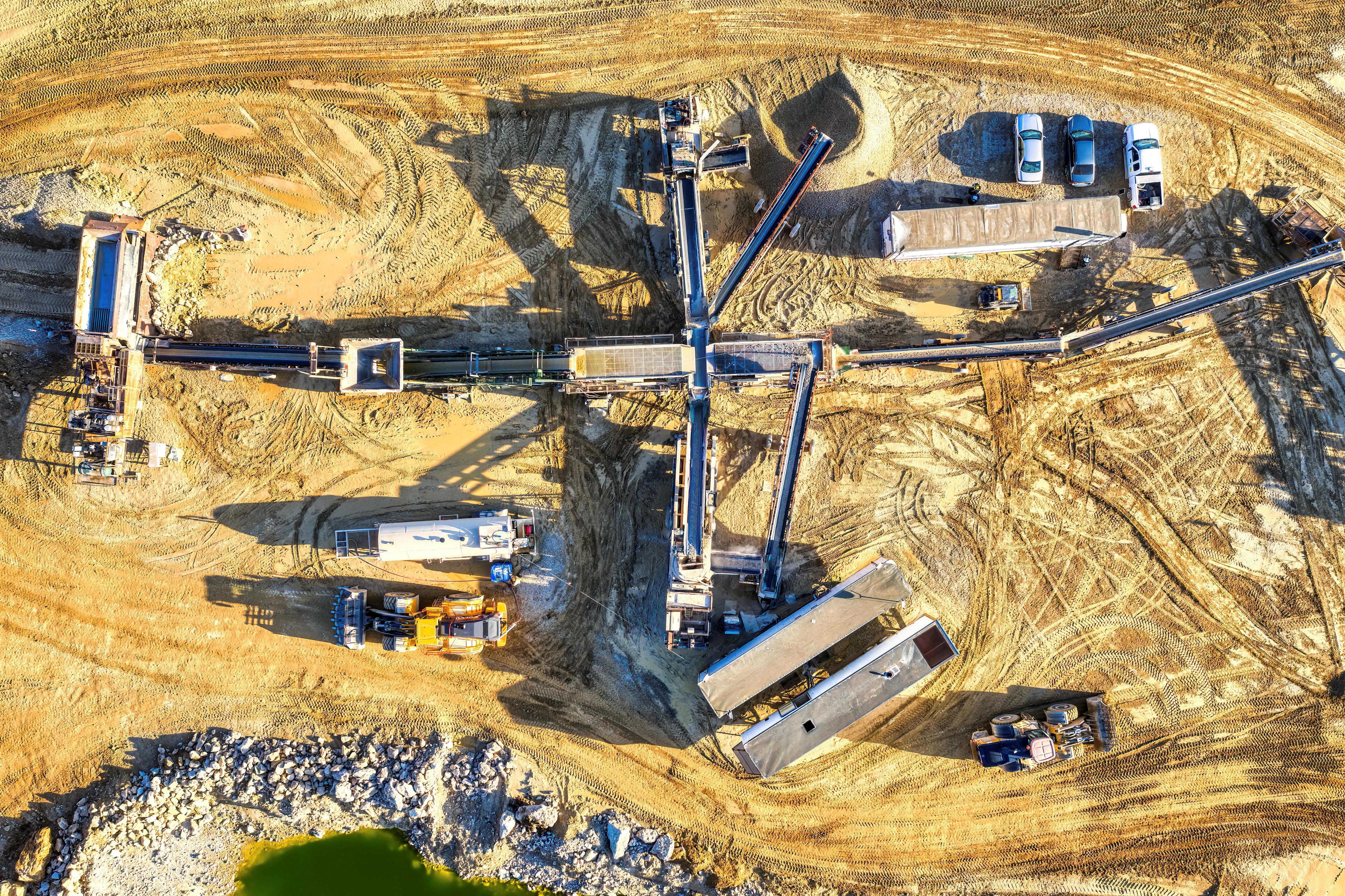 Aggregate conveyor yard and material flow system representing operational performance and asset utilisation