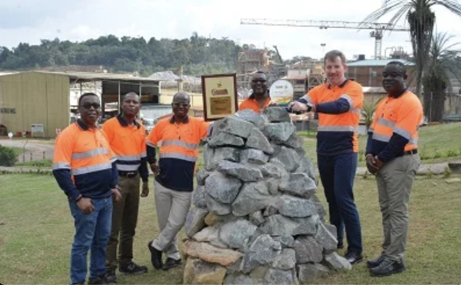 Jean Marais with the West African mine leadership team after receiving Best Mining Company in Ghana recognition during COVID-19