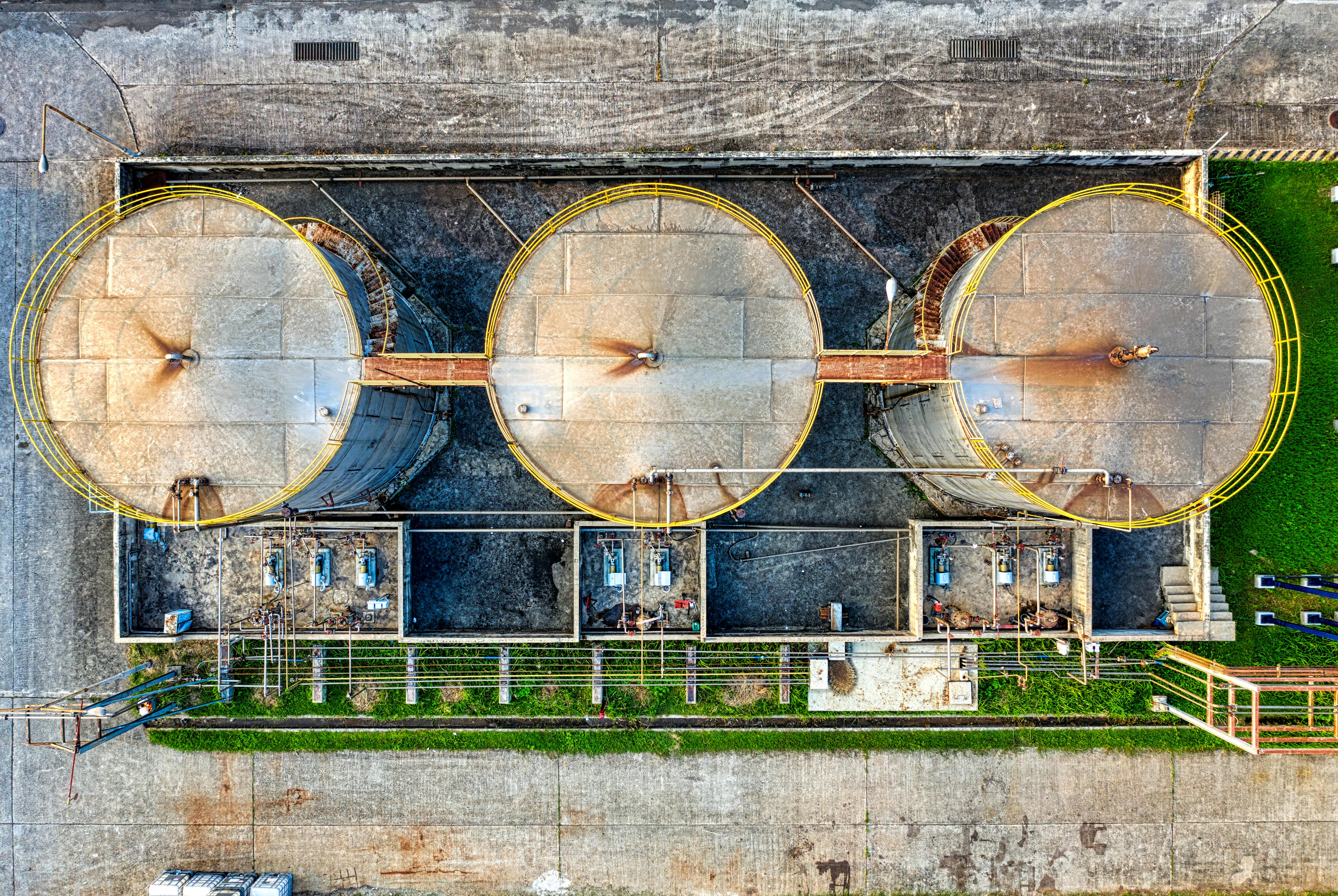 Top-down view of industrial tanks and process infrastructure used to represent execution control